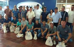 Produtores da Unibom visitam fábrica da Lactalis em Teutônia/RS